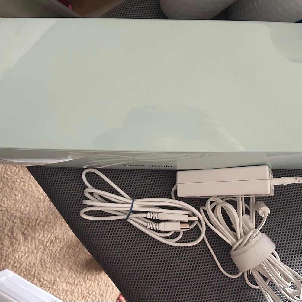 Cricut Explore Air 2 + Essentials bundle - Picture 8 of 8